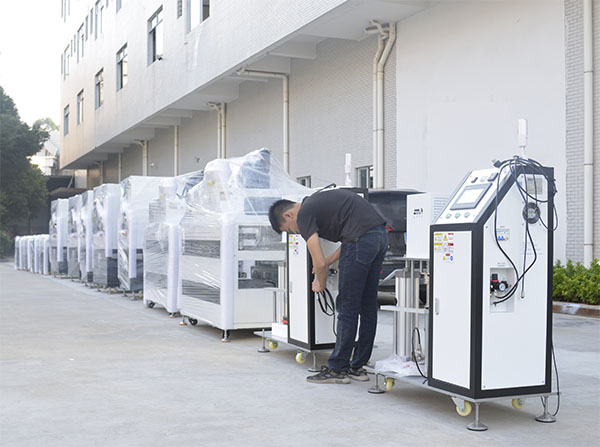 自動點膠機.jpg 自動點膠機.jpg